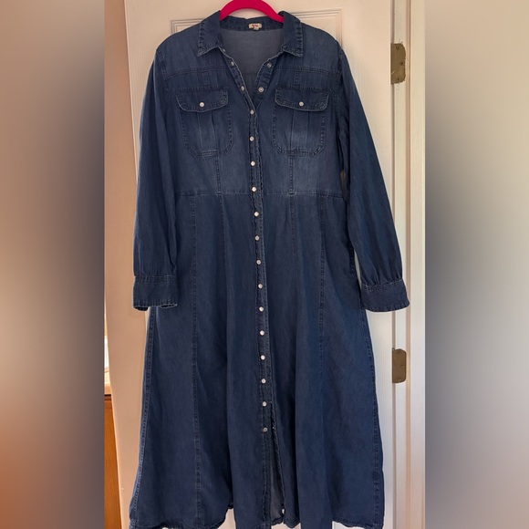 Reba Dresses & Skirts - Reba Long Sleeve Denim Dress pearly Snap Button Pockets Size M